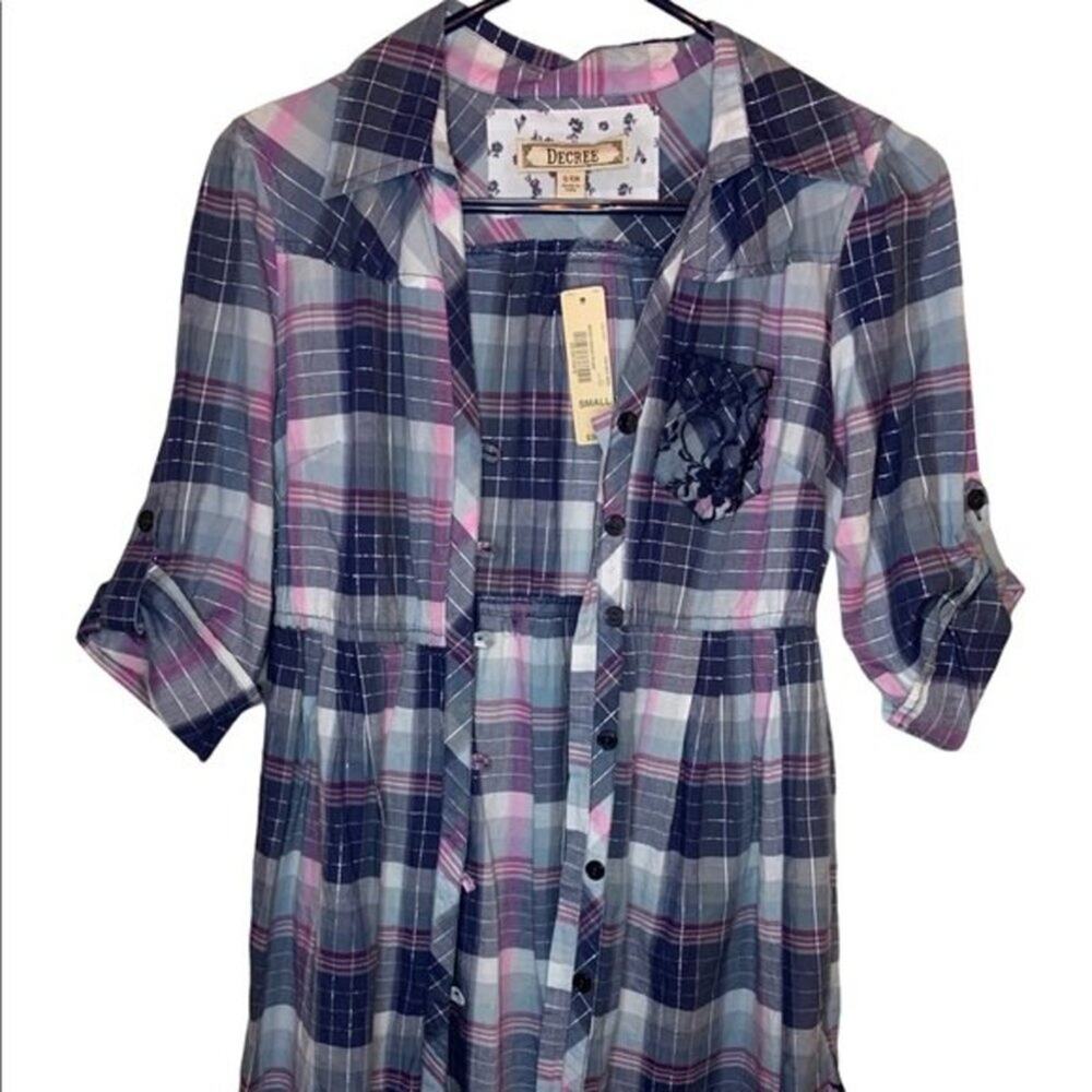 NWT Decree Button Down Plaid Shirt Size Small.